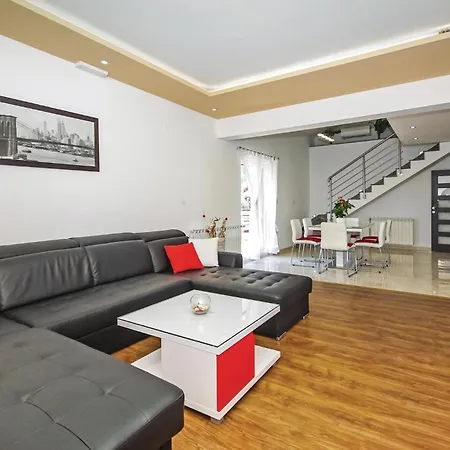Stunning In With Kitchen Сasa de vacaciones *