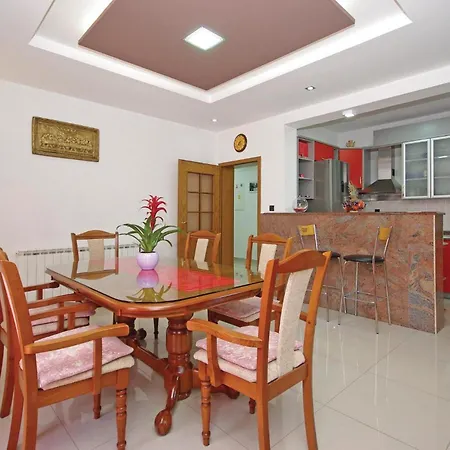 Stunning In With Kitchen *
