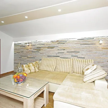 Stunning In With Kitchen Сasa de vacaciones