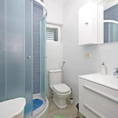 Сasa de vacaciones Stunning In With Kitchen Umcani
